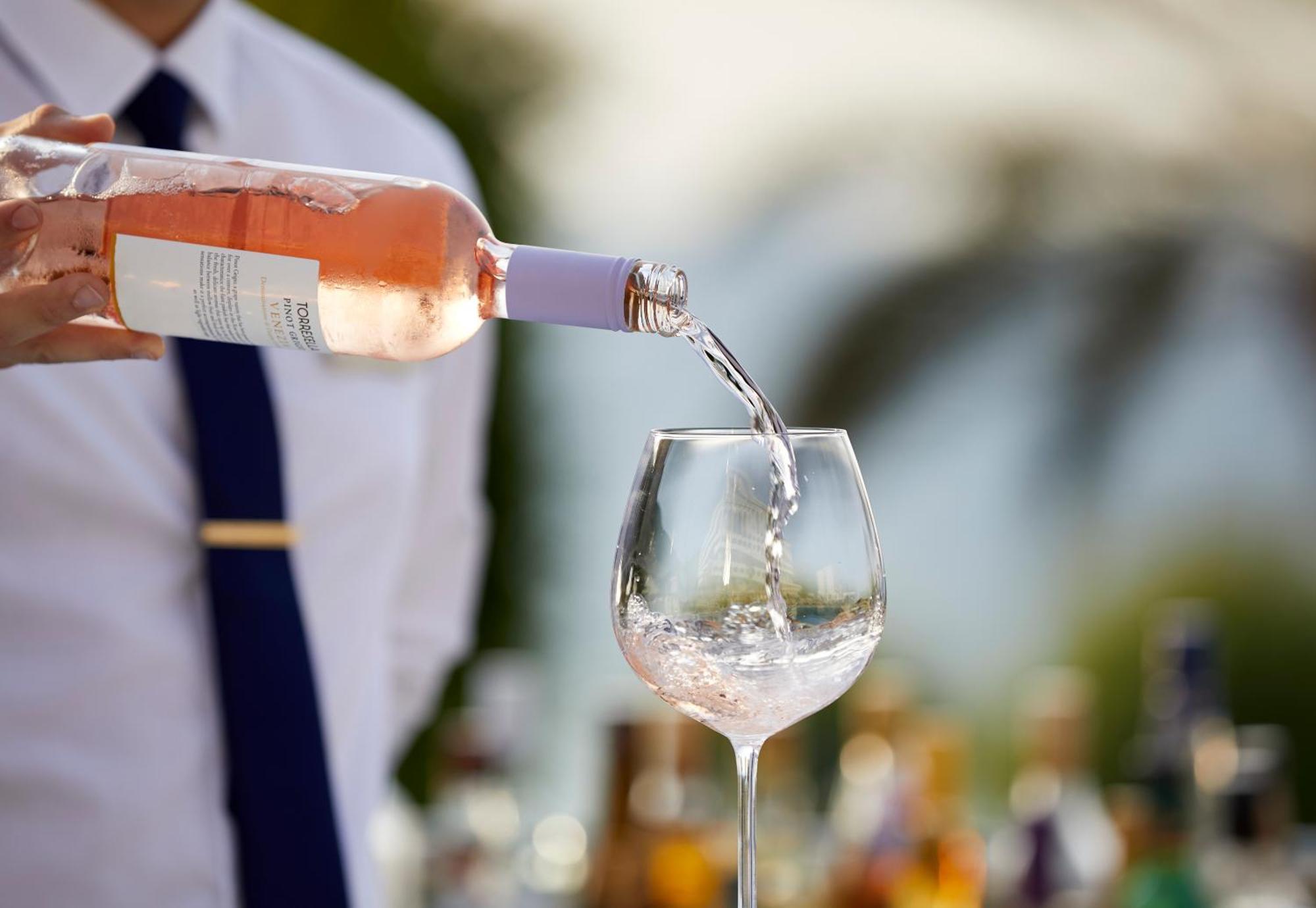 Amus Hotel & Spa Ixia (Rhodes) Exterior foto A wine waiter pouring wine